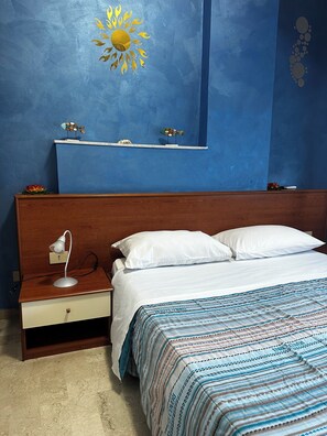 Apartemen, pemandangan pantai | 1 kamar tidur, setrika/meja setrika, dan Wi-Fi gratis