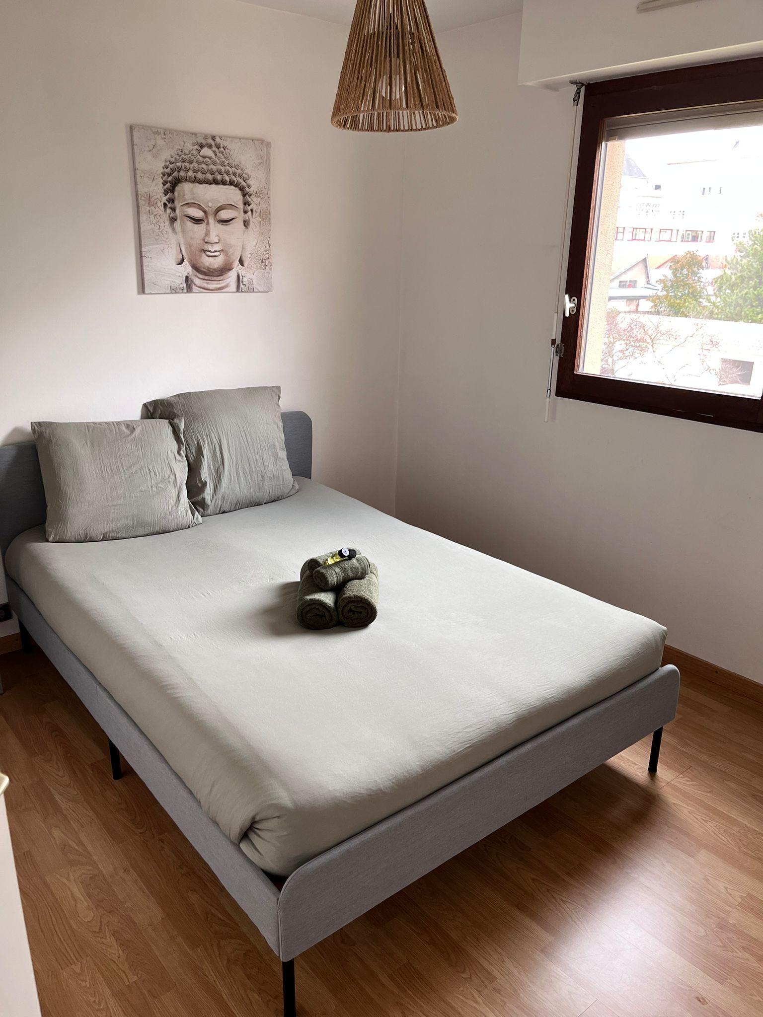 3 slaapkamers, een strijkplank/strijkijzer, wifi, beddengoed