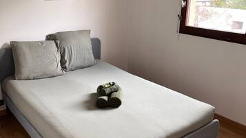 3 slaapkamers, een strijkplank/strijkijzer, wifi, beddengoed