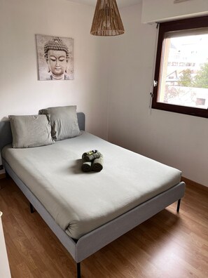 3 bedrooms, iron/ironing board, WiFi, bed sheets