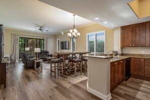 Interior - Lazy River, 4 Pools, 5th Ave Resort, Your Personal Oasis, Walk to 5th Ave shops (Naples)