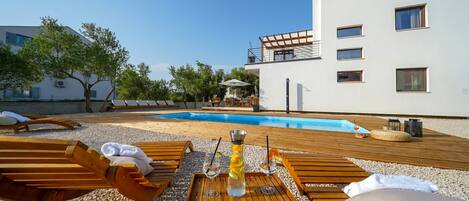 Een verwarmd zwembad