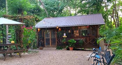 Romantic cottage with King bed, AC, Restaurant & car rental available.