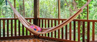 Romantic cottage with King bed, AC, Restaurant & car rental available.