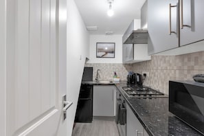 Frigorifero, microonde, forno, bollitore elettrico