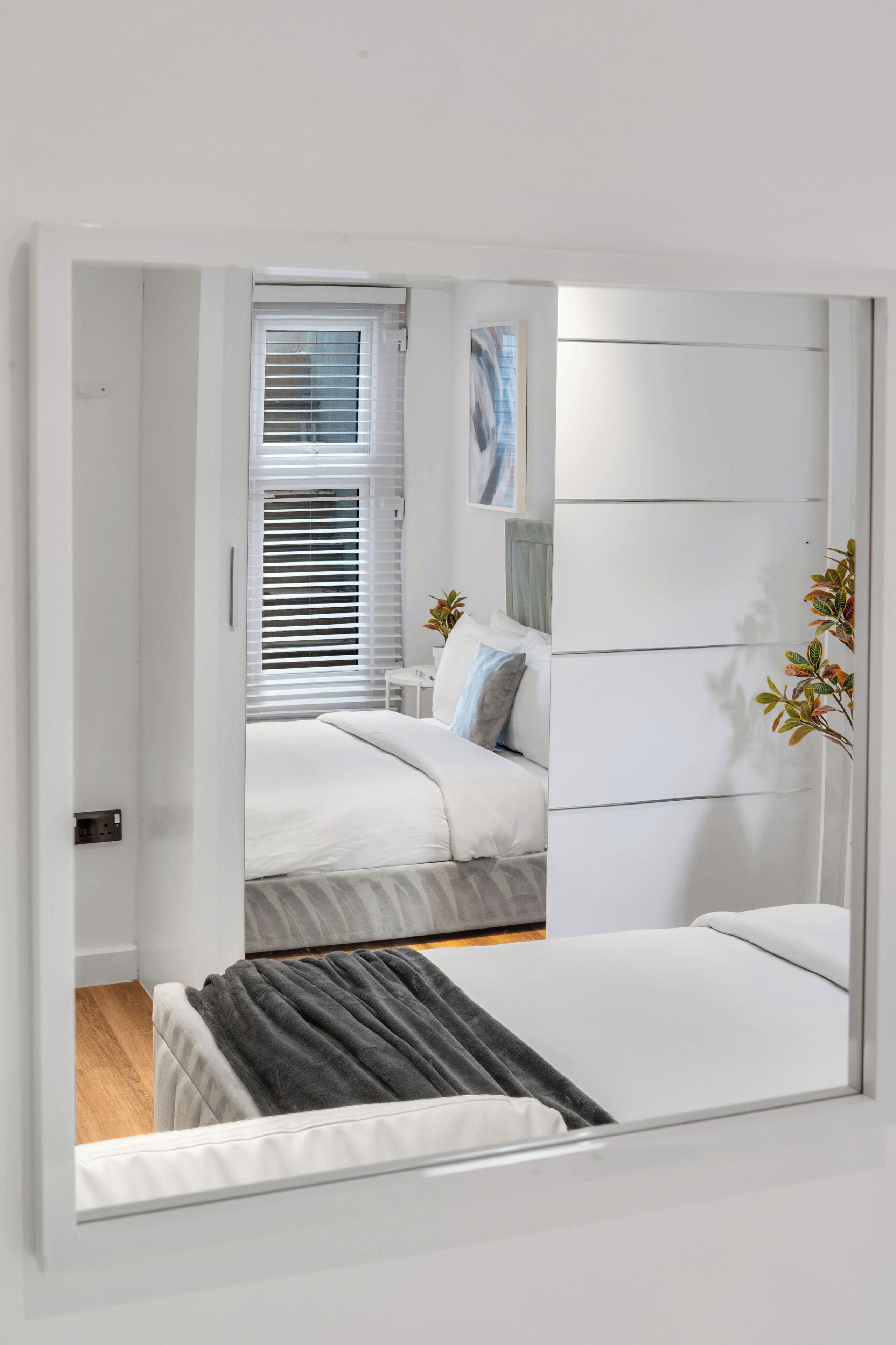 2 bedrooms, desk, iron/ironing board, travel cot