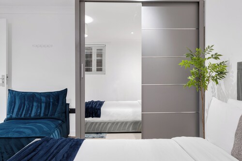 2 Bedroom London Modern Studio Suite Wanstead Cosy Clean Central Close Metro.