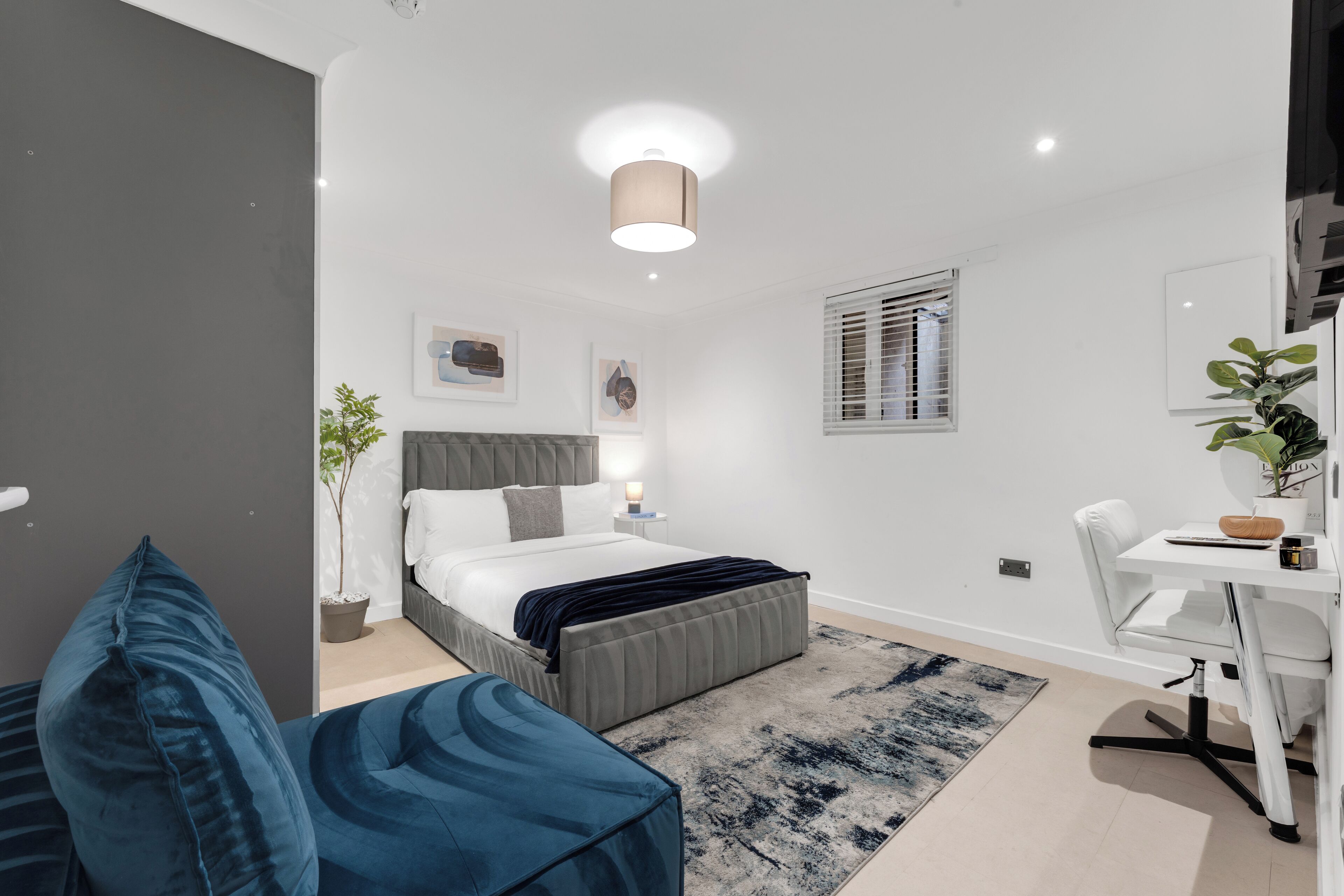 2 habitaciones, escritorio, tabla de planchar con plancha y wifi gratis 