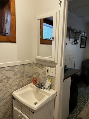 Dusj, håndklær, såpe og sjampo