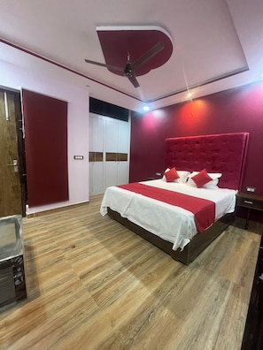 Desk, iron/ironing board, free WiFi - VMP Villa (Agra)