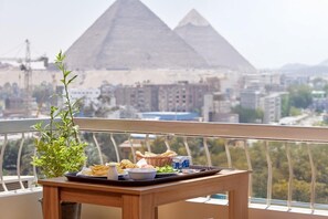 Blackout drapes, free WiFi - Nomad stays (Kirdasah)