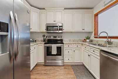 Moodyjoy Townhouse – Close to Everything!