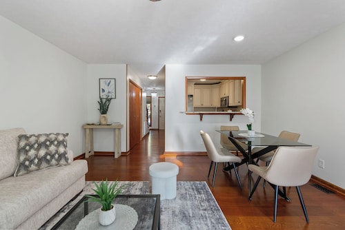 Moodyjoy Townhouse – Close to Everything!