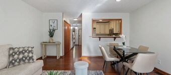 Moodyjoy Townhouse – Close to Everything!