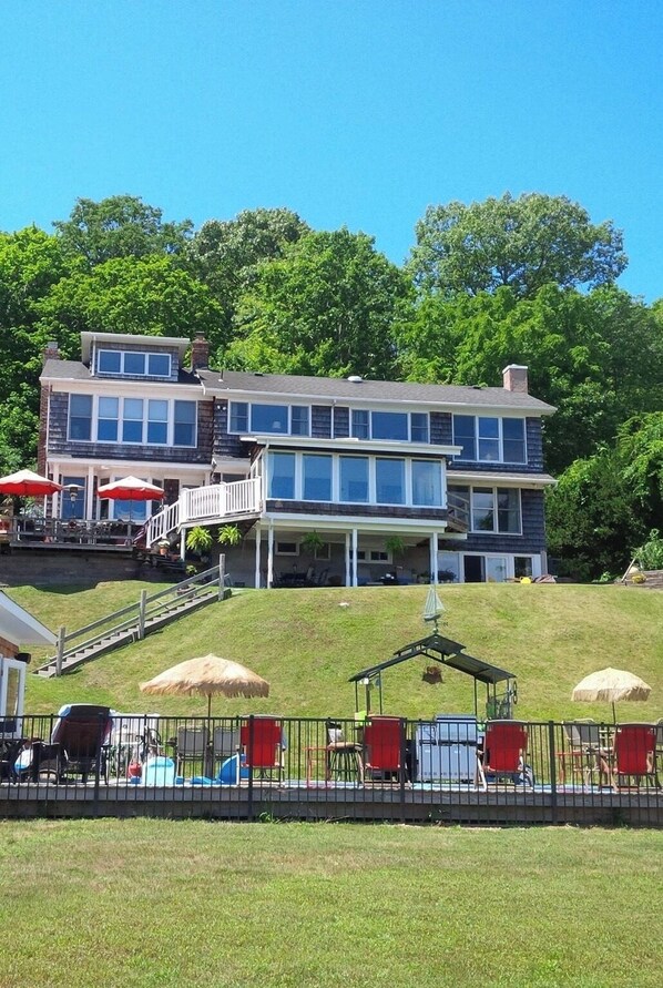 Exterior - Vanderbilt area waterfront estate 3 bedroom 3.5 bath with fitness room & pool (Centerport)