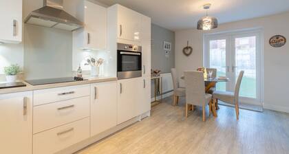 Foxglove Haven | 3-Bed Detached | Large Garden |Drive