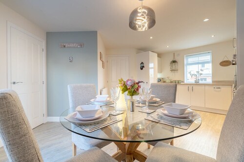 Foxglove Haven | 3-Bed Detached | Large Garden |Drive