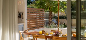 Enjoy breakfast in this inviting dining area with a view of the lush garden.