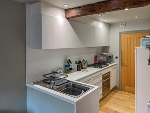Lavavajillas, silla alta para bebés, utensilios de cocina