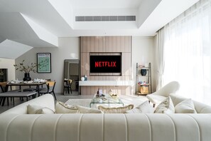Smart TV, video games, books - New Family Villa w/ PS5, Play Kitchen, Garden, Balcony & Private Parking (Dubai)