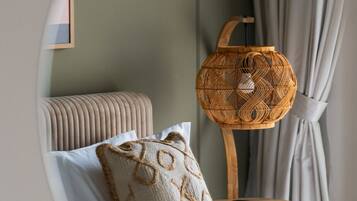 2 slaapkamers, een bureau, een strijkplank/strijkijzer, gratis wifi