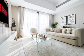 智能電視、電子遊戲、書籍