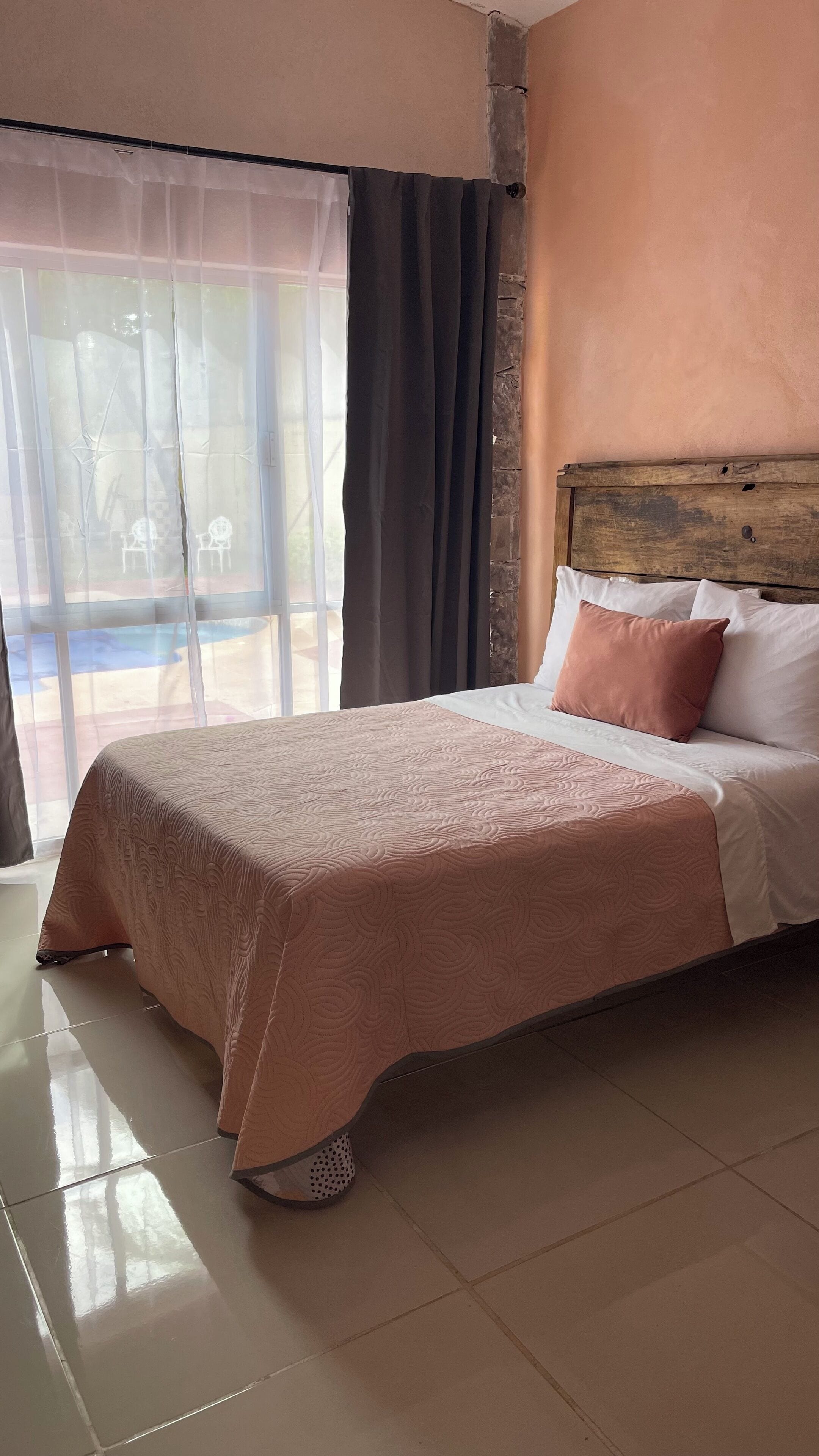 Suite familiar | Ropa de cama de alta calidad, cortinas blackout y wifi gratis 