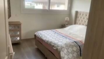 4 chambres, fer et planche Ă repasser, Wi-Fi, draps fournis