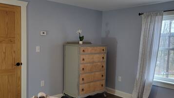 4 bedrooms, travel crib, free WiFi, bed sheets