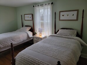 4 bedrooms, travel crib, free WiFi, bed sheets