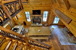 Interior - The Gracely Anne|Hot Tub|Mtn Views|Fire Pit (Cherry Log)