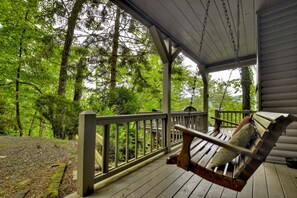 Terrace/patio - The Gracely Anne | Mtn Views | Fire Pit (Cherry Log)
