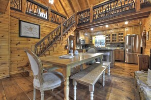 Dining - The Gracely Anne | Mtn Views | Fire Pit (Cherry Log)