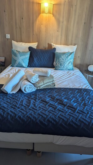 1 soverom, safe på rommet, strykejern/-brett og reiseseng for barn