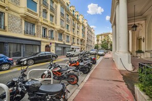 Property grounds - Lavie Maison - Hot Tub AC and Sauna (Nice)