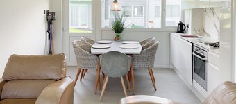 Great property close to Freshwater East Bay, perfect for a family break.