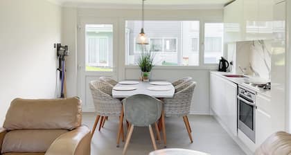 Great property close to Freshwater East Bay, perfect for a family break.