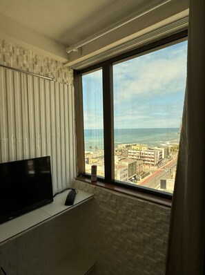 Interior - Contemplate the sunset inside the apartment  (Amaralina Salvador)