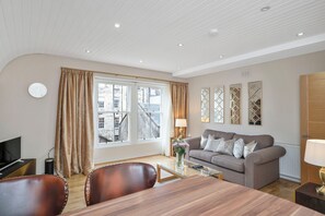 Televisie en een open haard