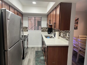 Fridge, microwave, oven, stovetop - Remodeled 3-bedroom condo in N Phoenix on a small lake (Phoenix)