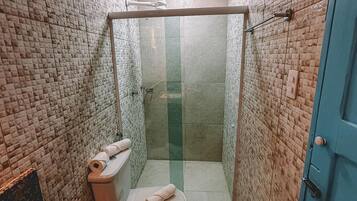 Doccia, set di cortesia gratuito, asciugacapelli, asciugamani