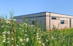 المنطقة المحيطة بالمنشأة