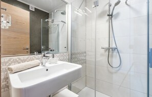 Shower - Nice apartment in Rogoznica with sauna (Rogoznica)