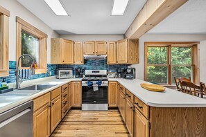 Réfrigérateur, four, plaque de cuisson, lave-vaisselle