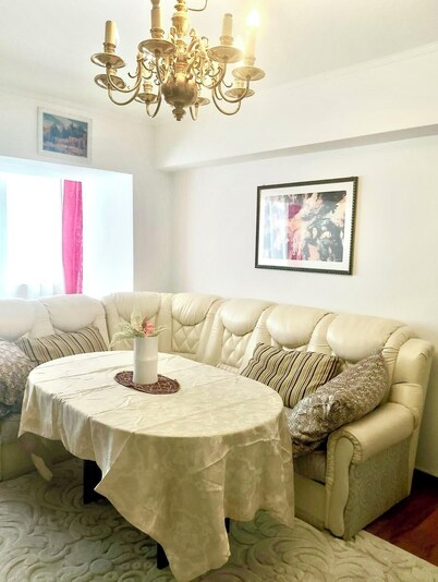 Welcoming 2-bedroom apartment in Suceava near the Airport