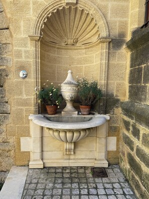 Exterior detail - Spacious villa in Castillon-du-Gard with Separate Studio and Private Pool (Castillon-du-Gard)