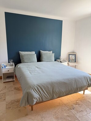 4 bedrooms, desk, iron/ironing board, free WiFi - Spacious villa in Castillon-du-Gard with Separate Studio and Private Pool (Castillon-du-Gard)