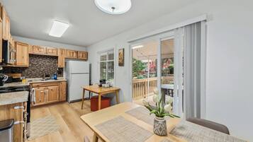 House, 3 Bedrooms, Non Smoking | Private kitchen