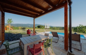 Outdoor dining - Lovely home in Stubicke Toplice with sauna (Stubicke Toplice)