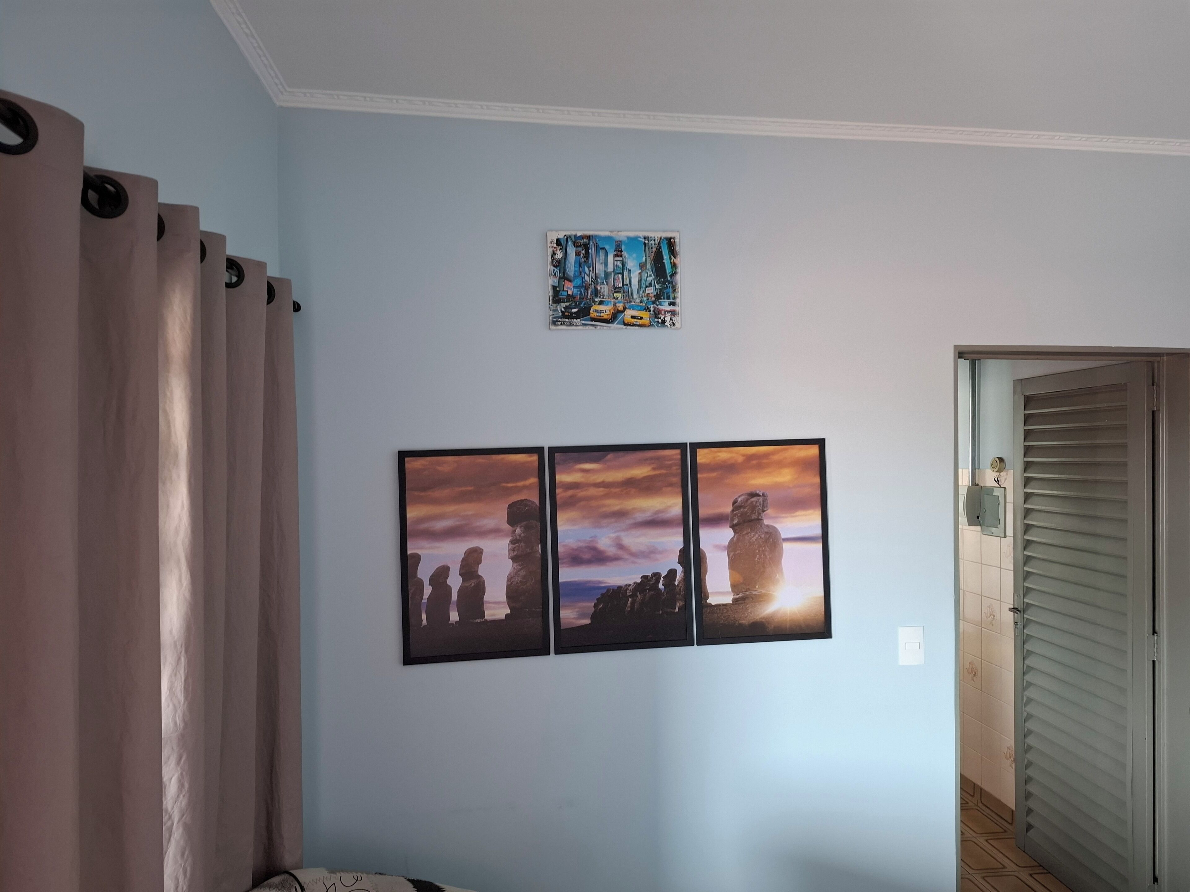 1 dormitori, escriptori, planxa i posts de planxar i wifi 